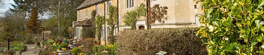 garden in the cotswolds